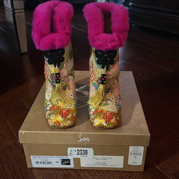 Christian Louboutin May Wong 100 Multi
Authentic CL booties w/ tassels Size38/8B - Picture 3 of 10